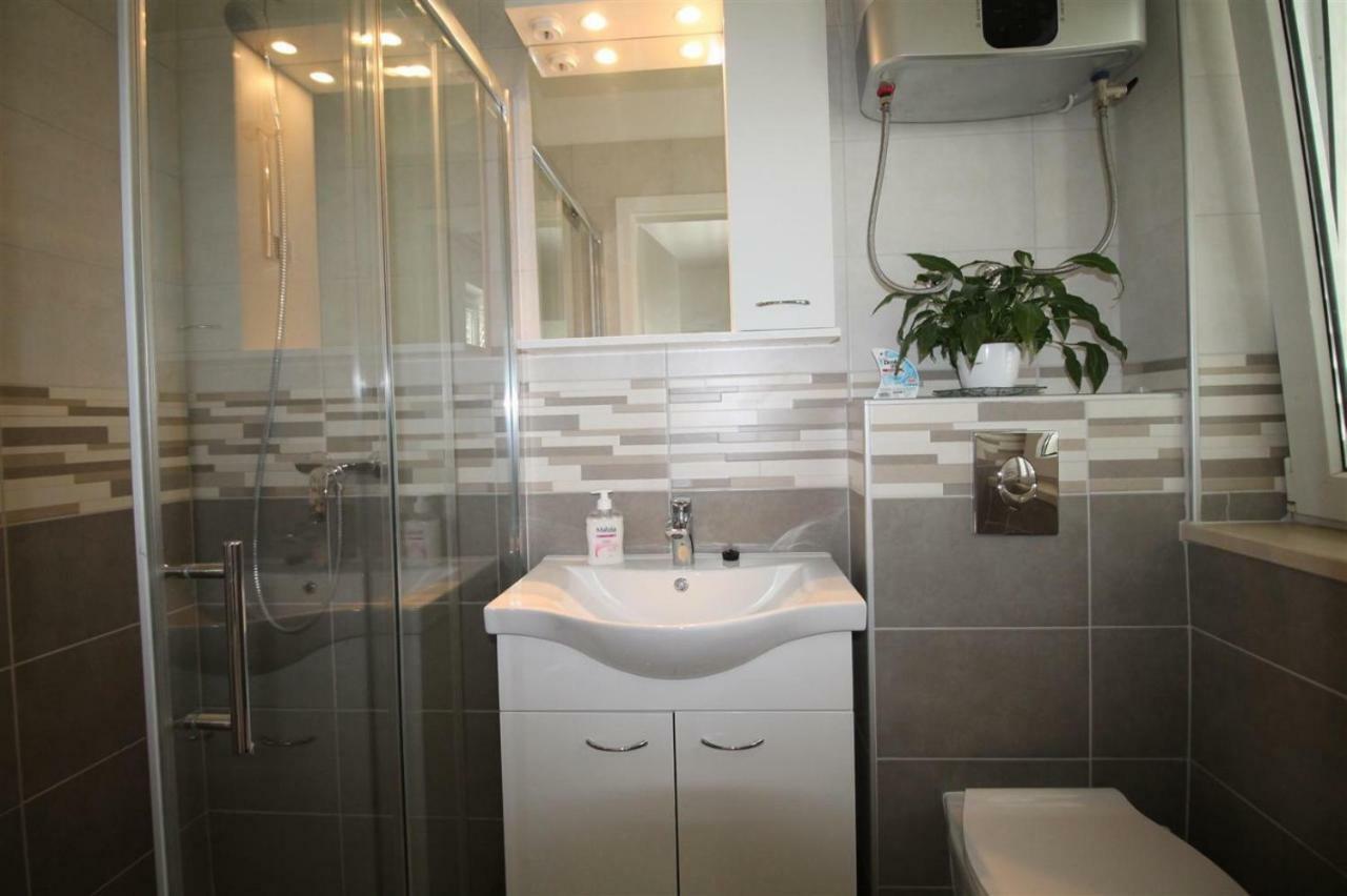 Private Accommodation Carevic ดูบรอฟนิก ภายนอก รูปภาพ
